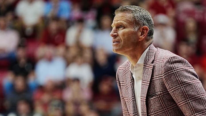 Alabama head coach Nate Oats coaches his Crimson Tide 