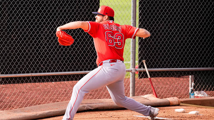 Feb 11, 2026; Tempe, AZ, USA; Los Angeles Angels pitcher Chase Silseth throws during pitchers and catchers workouts at Tempe Diablo Stadium in Tempe, Arizona. Mandatory Credit: Arianna Grainey-Imagn Images Feb 11, 2026; Tempe, AZ, USA; Los Angeles Angels pitcher Chase Silseth throws during pitchers and catchers workouts at Tempe Diablo Stadium in Tempe, Arizona. Mandatory Credit: Arianna Grainey-Imagn Images