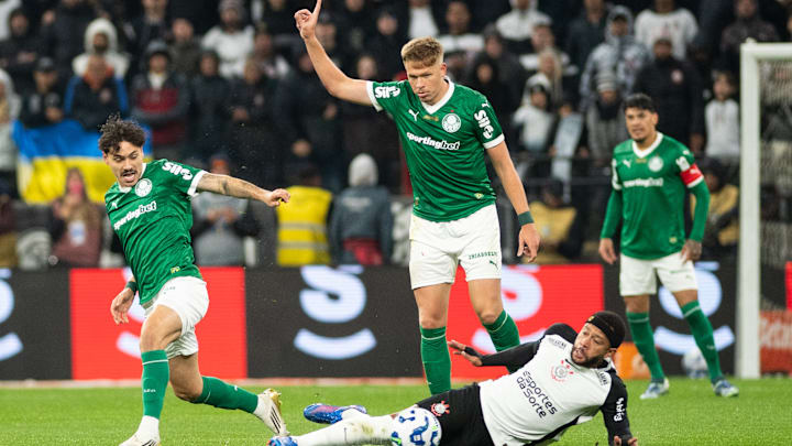Zagueiro se lesionou em duelo da Copa do Brasil