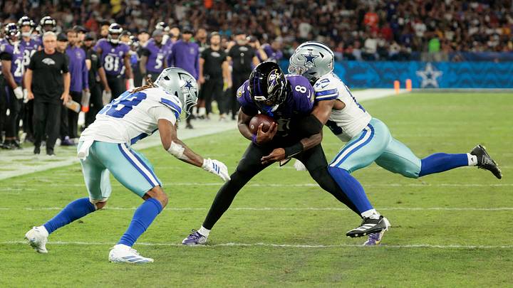 Football - NFL - Baltimore Ravens v Dallas Cowboys - Estadio Maracana, Rio de Janeiro, Brazil - September 27, 2026 Baltimore Ravens' Lamar Jackson in action with Dallas Cowboys' Shavon Revel Jr. and Caleb Downs REUTERS/Brian Snyder Football - NFL - Baltimore Ravens v Dallas Cowboys - Estadio Maracana, Rio de Janeiro, Brazil - September 27, 2026 Baltimore Ravens' Lamar Jackson in action with Dallas Cowboys' Shavon Revel Jr. and Caleb Downs REUTERS/Brian Snyder