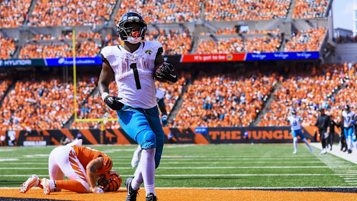 Sep 14, 2025; Cincinnati, Ohio, USA; Jacksonville Jaguars running back Travis Etienne Jr. (1) runs the ball in for a touchdown against the Cincinnati Bengals in the second half at Paycor Stadium. Mandatory Credit: Katie Stratman-Imagn Images Sep 14, 2025; Cincinnati, Ohio, USA; Jacksonville Jaguars running back Travis Etienne Jr. (1) runs the ball in for a touchdown against the Cincinnati Bengals in the second half at Paycor Stadium. Mandatory Credit: Katie Stratman-Imagn Images