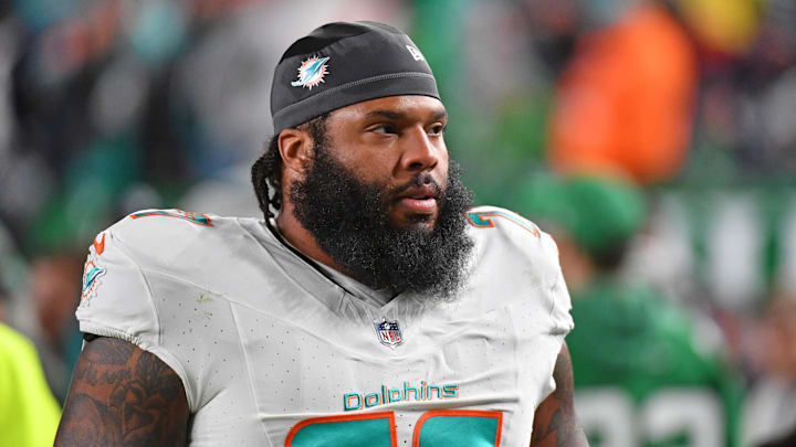 Oct 22, 2023; Philadelphia, Pennsylvania, USA; Miami Dolphins offensive tackle Isaiah Wynn (77) against the Philadelphia Eagles at Lincoln Financial Field. Mandatory Credit: Eric Hartline-USA TODAY Sports