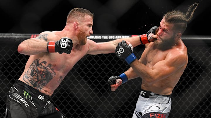 Mar 18, 2023; London, UNITED KINGDOM; Justin Gaethje (red gloves) fights Rafael Fiziev (blue gloves)