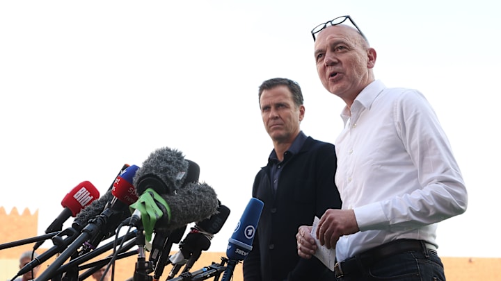 Oliver Bierhoff (l.) und Bernd Neuendorf stellen sich der Presse