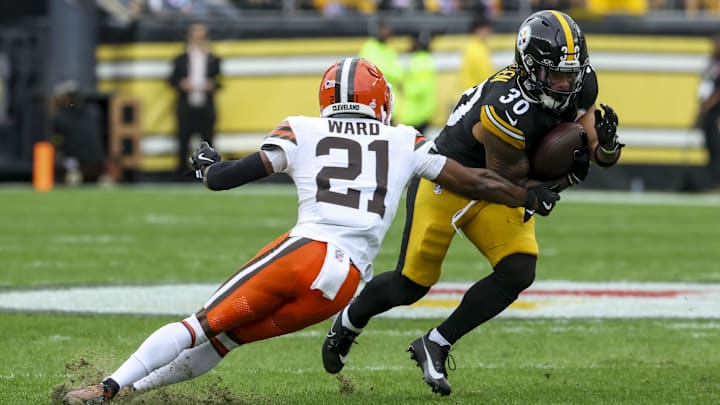 Oct 12, 2025; Pittsburgh, Pennsylvania, USA; Pittsburgh Steelers running back Jaylen Warren (30) runs the ball while Cleveland Browns cornerback Denzel Ward (21) defends during the first quarter at Acrisure Stadium. Mandatory Credit: Charles LeClaire-Imagn Images Oct 12, 2025; Pittsburgh, Pennsylvania, USA; Pittsburgh Steelers running back Jaylen Warren (30) runs the ball while Cleveland Browns cornerback Denzel Ward (21) defends during the first quarter at Acrisure Stadium. Mandatory Credit: Charles LeClaire-Imagn Images
