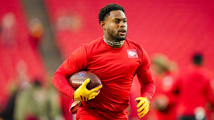 Kansas City Chiefs wide receiver JuJu Smith-Schuster (9) warms up prior to a game 