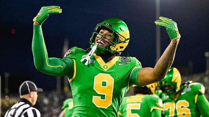 Dec 20, 2025; Eugene, OR, USA; Oregon Ducks tight end Jamari Johnson (9) celebrates after a touchdown from Oregon Ducks quarterback Dante Moore (not pictured) during the first quarter against the James Madison Dukes at Autzen Stadium. Mandatory Credit: Troy Wayrynen-Imagn Images Dec 20, 2025; Eugene, OR, USA; Oregon Ducks tight end Jamari Johnson (9) celebrates after a touchdown from Oregon Ducks quarterback Dante Moore (not pictured) during the first quarter against the James Madison Dukes at Autzen Stadium. Mandatory Credit: Troy Wayrynen-Imagn Images