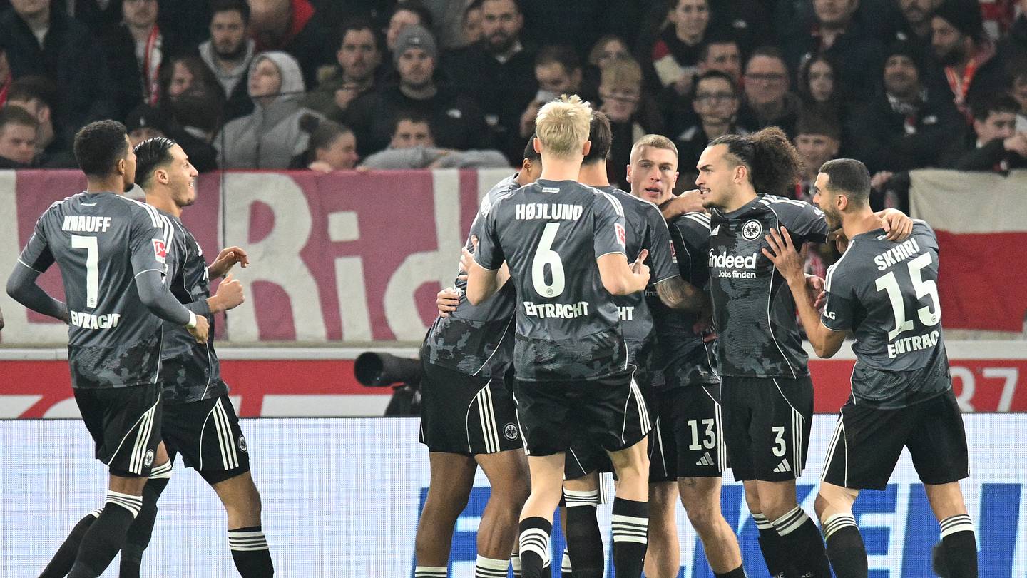 Eintracht Frankfurt Reveals Cult-Potential "Bembel" Third Kit in Tribute to Apple Wine Tradition