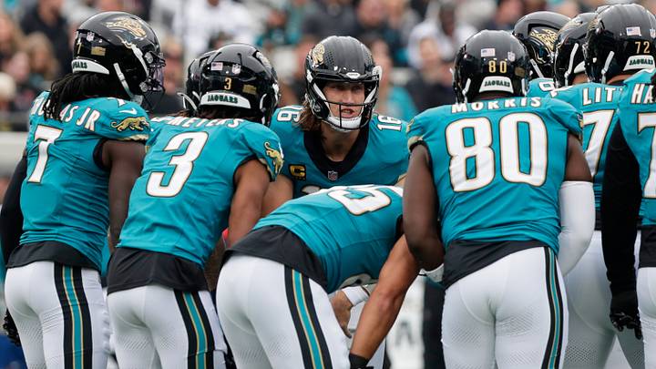 Jan 4, 2026; Jacksonville, Florida, USA; Jacksonville Jaguars quarterback Trevor Lawrence (16) huddles with the Jaguars offense against the Tennessee Titans during the first quarter at EverBank Stadium. Mandatory Credit: Travis Register-Imagn Images Jan 4, 2026; Jacksonville, Florida, USA; Jacksonville Jaguars quarterback Trevor Lawrence (16) huddles with the Jaguars offense against the Tennessee Titans during the first quarter at EverBank Stadium. Mandatory Credit: Travis Register-Imagn Images