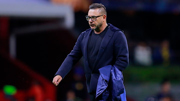 Tras el cese del portugués Renato Paiva como técnico del Toluca, el argentino Antonio Mohamed es la principal opción de la directiva escarlata para suplirlo. Tras el cese del portugués Renato Paiva como técnico del Toluca, el argentino Antonio Mohamed es la principal opción de la directiva escarlata para suplirlo.