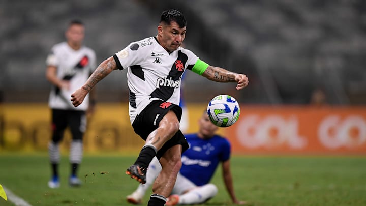 Medel não viajou para Porto Alegre e desfalca o Vasco neste domingo, 3.