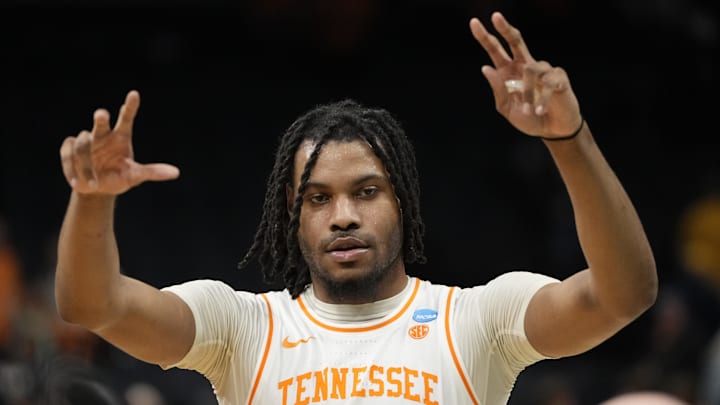 Tennessee Volunteers forward Jonas Aidoo