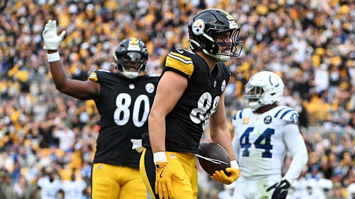 Nov 2, 2025; Pittsburgh, Pennsylvania, USA; Pittsburgh Steelers tight end Pat Freiermuth (88) scores a touchdown during the first half against the Indianapolis Colts at Acrisure Stadium. Mandatory Credit: Barry Reeger-Imagn Images