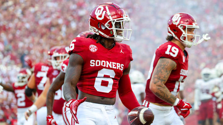 Oklahoma Sooners wide receiver Deion Burks celebrates after scoring during the first quarter against the Temple Owls