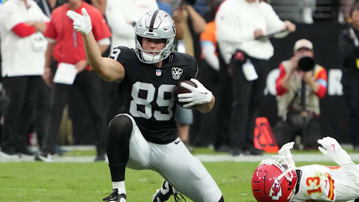 Oct 27, 2024; Paradise, Nevada, USA; Las Vegas Raiders tight end Brock Bowers (89) gestures after a first down against Kansas City Chiefs safety Nazeeh Johnson (13) in the first half at Allegiant Stadium. Mandatory Credit: Kirby Lee-Imagn Images
