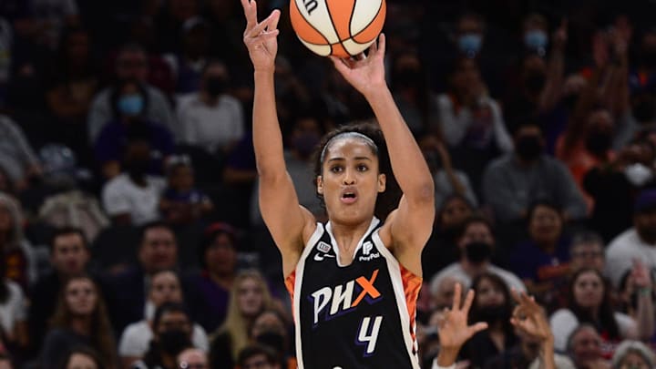 Oct 13, 2021; Phoenix, Arizona, USA; Phoenix Mercury guard Skylar Diggins-Smith (4) shoots the ball against the Chicago Sky during the first half of game two of the 2021 WNBA Finals at Footprint Center. Mandatory Credit: Joe Camporeale-Imagn Images Oct 13, 2021; Phoenix, Arizona, USA; Phoenix Mercury guard Skylar Diggins-Smith (4) shoots the ball against the Chicago Sky during the first half of game two of the 2021 WNBA Finals at Footprint Center. Mandatory Credit: Joe Camporeale-Imagn Images