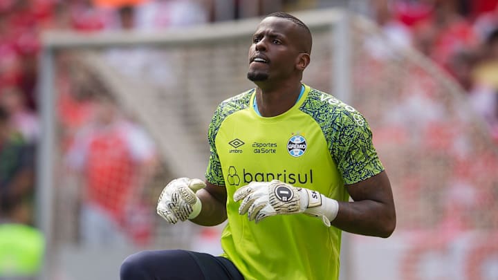 Goleiro Caíque ficou o tempo todo no banco