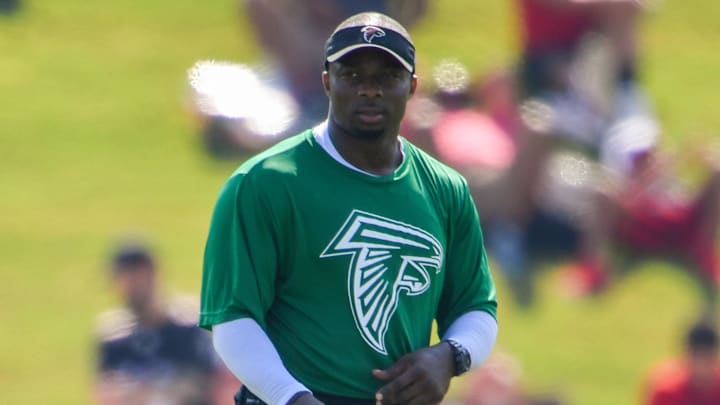 Jul 27, 2018; Flowery Branch, GA, USA; Atlanta Falcons defensive coordinator Marquand Manuel shown on the field during Training Camp at Falcons Training Complex. Mandatory Credit: Dale Zanine-Imagn Images Jul 27, 2018; Flowery Branch, GA, USA; Atlanta Falcons defensive coordinator Marquand Manuel shown on the field during Training Camp at Falcons Training Complex. Mandatory Credit: Dale Zanine-Imagn Images