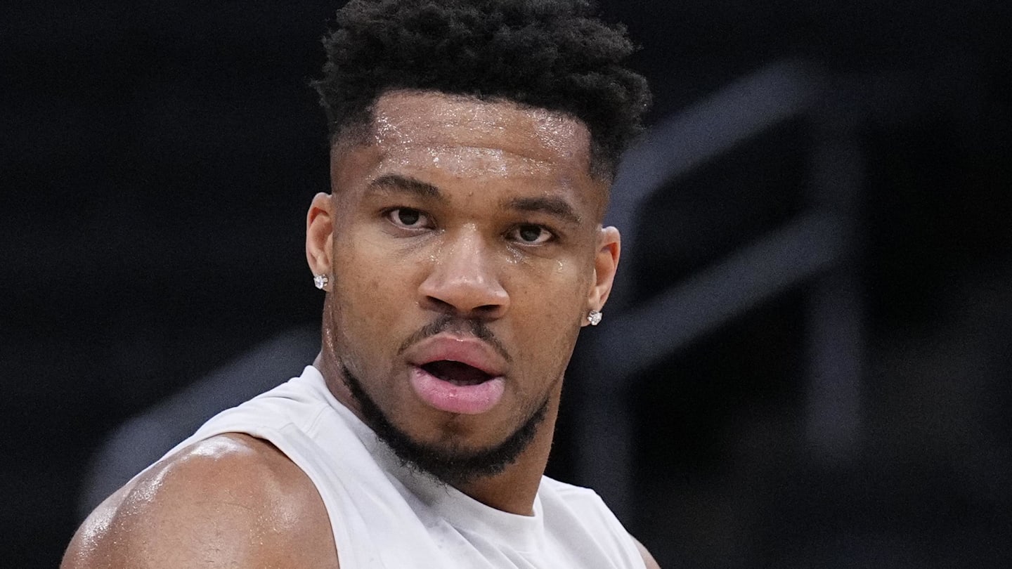 Giannis Antetokounmpo Making Things Difficult for Trade Market by Spurning Blazers