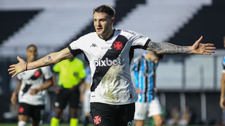 Pablo Vegetti, recém-chegado ao Vasco, marcou o gol do alívio