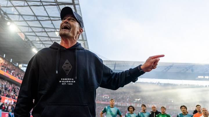 Alexander Blessin vor der Fankurve Alexander Blessin vor der Fankurve