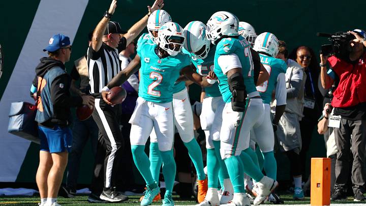 Miami Dolphins quarterback Malik Willis (2) celebrates with teammates after running for a two-yard touchdown against the New York Jets during the second quarter at MetLife Stadium. Miami Dolphins quarterback Malik Willis (2) celebrates with teammates after running for a two-yard touchdown against the New York Jets during the second quarter at MetLife Stadium.
