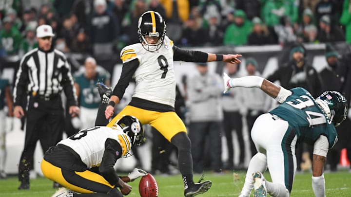 Dec 15, 2024; Philadelphia, Pennsylvania, USA; Pittsburgh Steelers place kicker Chris Boswell (9) kicks a field goal against the Philadelphia Eagles at Lincoln Financial Field. Mandatory Credit: Eric Hartline-Imagn Images Dec 15, 2024; Philadelphia, Pennsylvania, USA; Pittsburgh Steelers place kicker Chris Boswell (9) kicks a field goal against the Philadelphia Eagles at Lincoln Financial Field. Mandatory Credit: Eric Hartline-Imagn Images