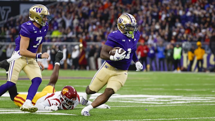 Jonah Coleman runs for a touchdown against USC after escaping the tackle of USC's Braylan Shelby. 