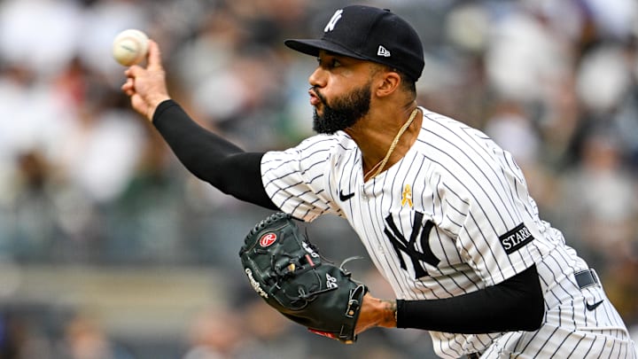 Sep 7, 2025; Bronx, New York, USA; New York Yankees relief pitcher Devin Williams (38) pitches the ball during the eighth inning against the Toronto Blue Jays at Yankee Stadium. Mandatory Credit: Mark Smith-Imagn Images