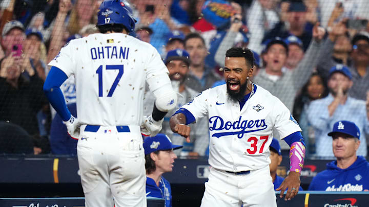 World Series - Toronto Blue Jays v Los Angeles Dodgers - Game 3 World Series - Toronto Blue Jays v Los Angeles Dodgers - Game 3