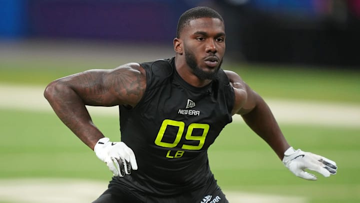 Feb 27, 2025; Indianapolis, IN, USA; Florida linebacker Shemar James (LB09) participates in drills during the 2025 NFL Combine at Lucas Oil Stadium. Mandatory Credit: Kirby Lee-Imagn Images