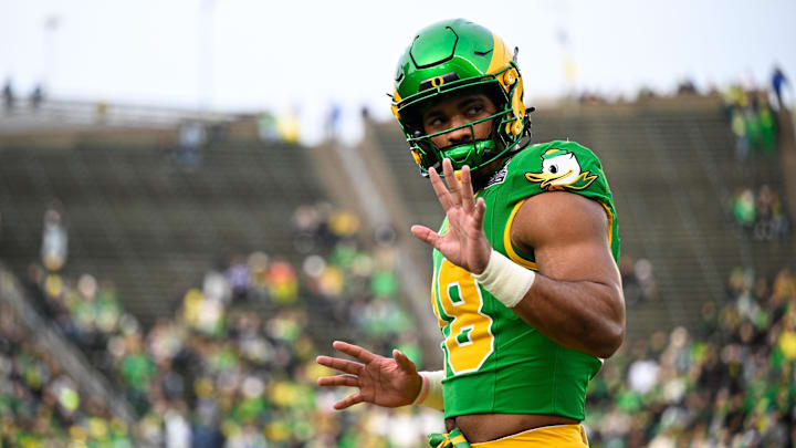 Oregon Ducks tight end Kenyon Sadiq (18) looks on before the game against the James Madison Dukes at Autzen Stadium. 