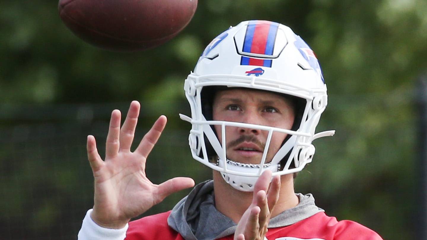 Legendary Former Bills Player Warns Team Could Disband if Buffalo Doesn't Win Super Bowl