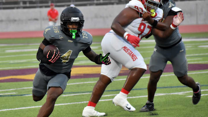 South Oak Cliff running back Levon Morton (4) runs during the first quarter of a game Friday against Galena Park North Shore at John Kincaide Stadium in Dallas. 