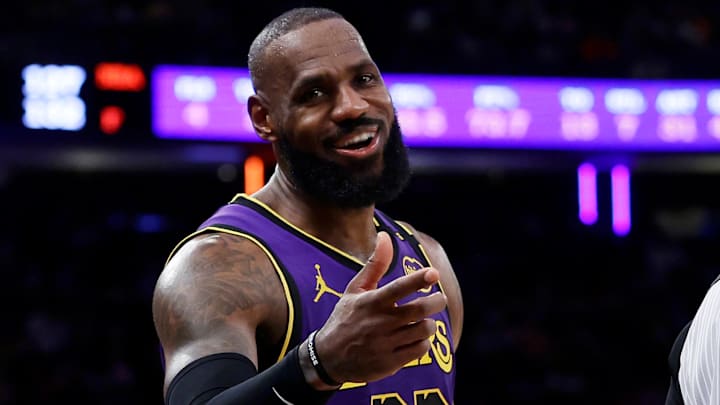 Los Angeles Lakers v New York Knicks