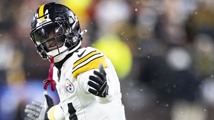 Pickens caught four passes for 48 yards in the Steelers' 24–19 loss to the Browns.