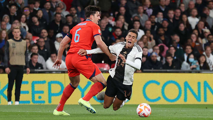 Jamal Musiala y Harry Maguire