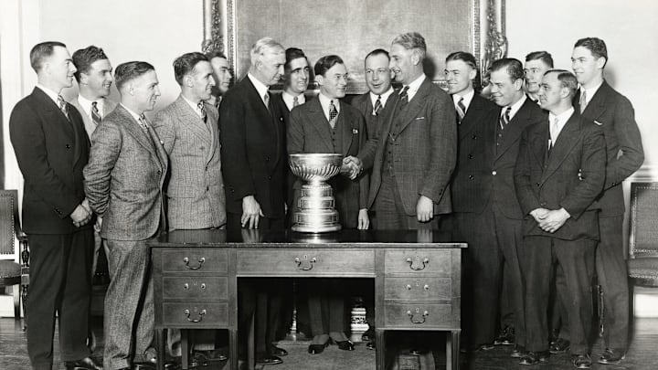Mayor Jimmy Walker Presents Hockey Trophy to Team