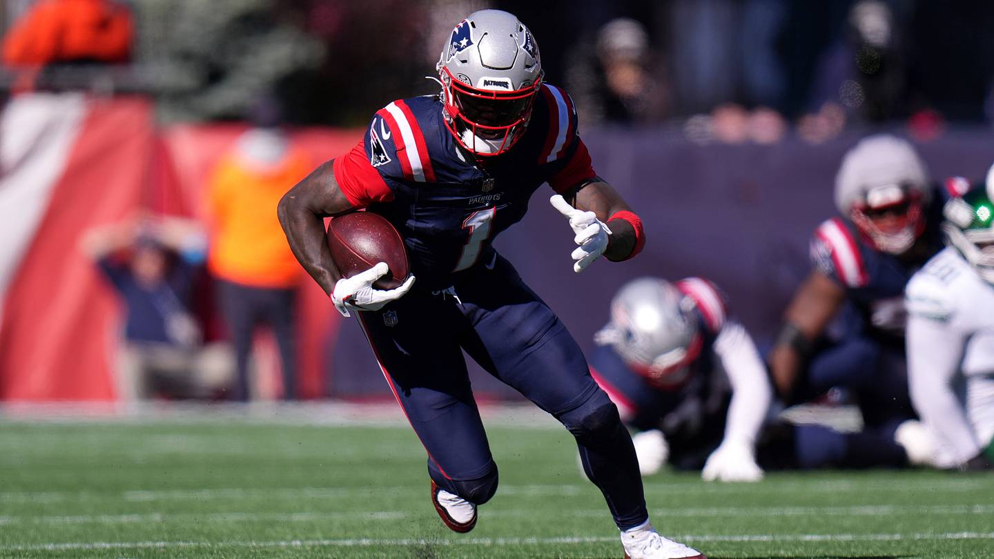Week 7 TNF Fantasy Football Wide Receiver Start ‘Em, Sit ‘Em: A.J. Brown vs. Luther Burden