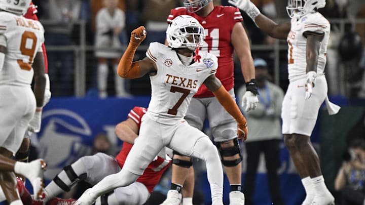 Jan 10, 2025; Arlington, Texas, USA; Texas Longhorns defensive back Jahdae Barron (7) celebrates after a sack during the second quarter of the College Football Playoff semifinal against the Ohio State Buckeyes in the Cotton Bowl at AT&T Stadium. Mandatory Credit: Jerome Miron-Imagn Images Jan 10, 2025; Arlington, Texas, USA; Texas Longhorns defensive back Jahdae Barron (7) celebrates after a sack during the second quarter of the College Football Playoff semifinal against the Ohio State Buckeyes in the Cotton Bowl at AT&T Stadium. Mandatory Credit: Jerome Miron-Imagn Images