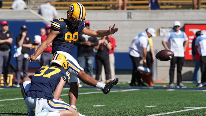 Cal place kicker Derek Morris 