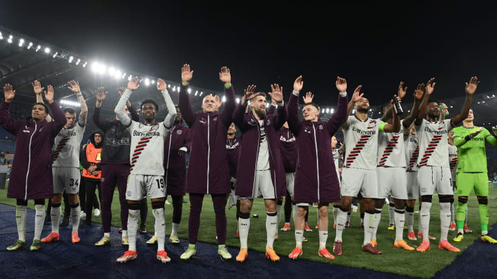 Gewohntes Bild: Die Werkself jubelt mit den Fans