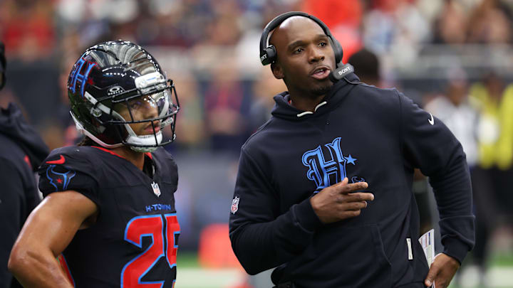 DeMeco Ryans has gone 4-1 ATS in the playoffs in his career.