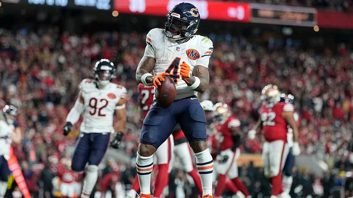 Chicago Bears running back D'Andre Swift (4) celebrates after scoring a touchdown against the San Francisco 49ers in the second half at Levi's Stadium. Mandatory Credit: Kyle Terada-Imagn Images Chicago Bears running back D'Andre Swift (4) celebrates after scoring a touchdown against the San Francisco 49ers in the second half at Levi's Stadium. Mandatory Credit: Kyle Terada-Imagn Images