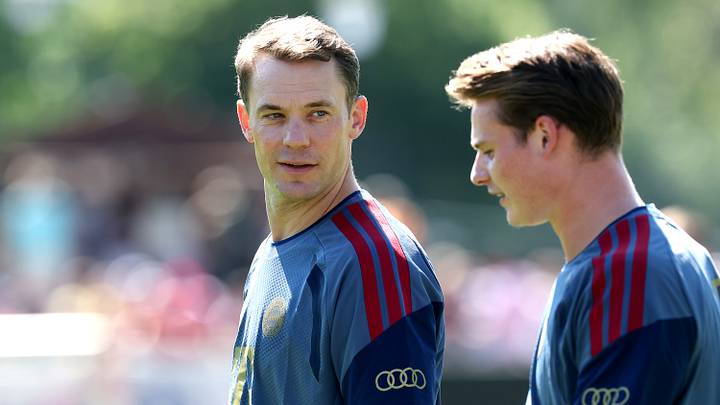 Manuel Neuer und Jonas Urbig bei der Bayern-Vorbereitung Manuel Neuer und Jonas Urbig bei der Bayern-Vorbereitung