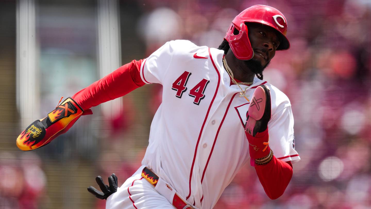 Reds Star Elly De La Cruz Leaves Game Due to Injury for First Time in Career
