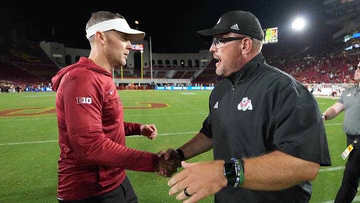 Southern California Trojans coach Lincoln Riley (left) and Fresno State Bulldogs coach Matt Entz shake hands after the game at United Airlines Field at Los Angeles Memorial Coliseum. 