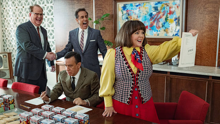 Unfrosted: The Pop-Tart Story - (L to R) Jim Gaffigan as Edsel Kellogg III, Jerry Seinfeld (Director) as Bob Cabana, Fred Armisen as Mike Puntz and Melissa McCarthy as Donna Stankowski in Unfrosted: The Pop-Tart Story. Cr. John P. Johnson / Netflix © 2024.