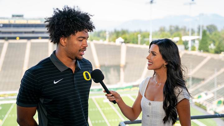 Oregon Ducks safety Aaron Flowers