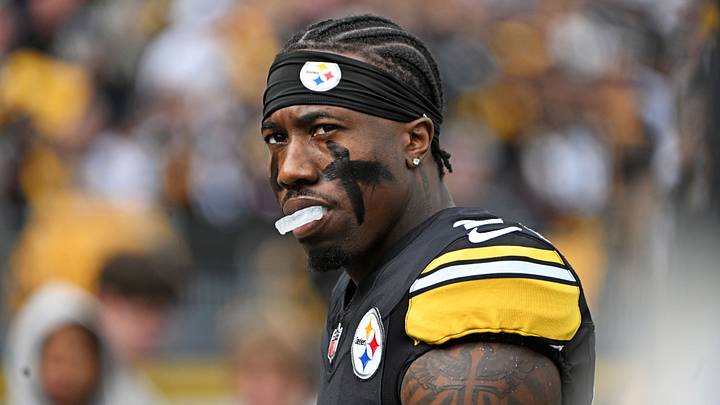 Nov 2, 2025; Pittsburgh, Pennsylvania, USA; Pittsburgh Steelers cornerback Joey Porter Jr. (24) enters the field before the game against the Indianapolis Colts at Acrisure Stadium. Mandatory Credit: Barry Reeger-Imagn Images Nov 2, 2025; Pittsburgh, Pennsylvania, USA; Pittsburgh Steelers cornerback Joey Porter Jr. (24) enters the field before the game against the Indianapolis Colts at Acrisure Stadium. Mandatory Credit: Barry Reeger-Imagn Images